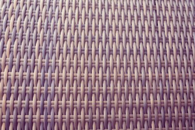 Sentetik rattan dokuma arka planı bahçe mobilyalarında kullanılıyor..