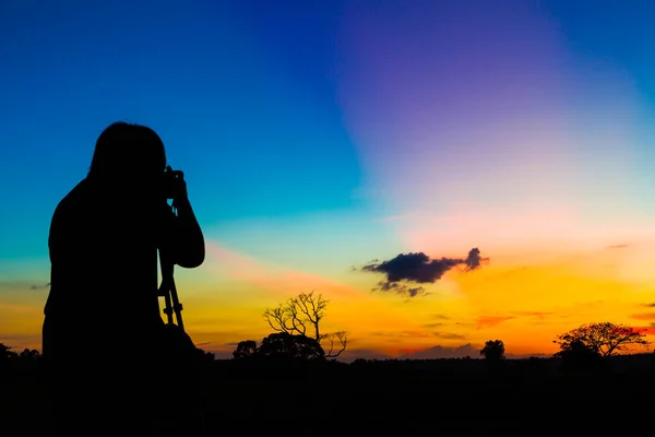 Fotógrafo Silhueta Com Fundo Pôr Sol — Fotografia de Stock