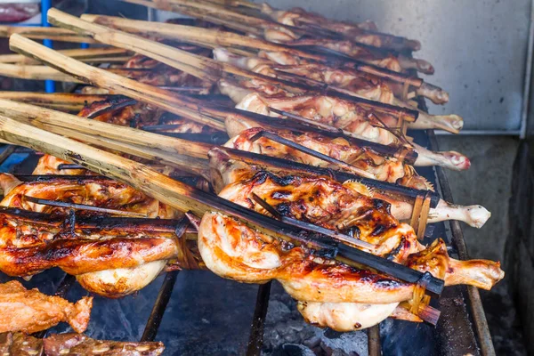 Izgarada kızarmış tavuk.