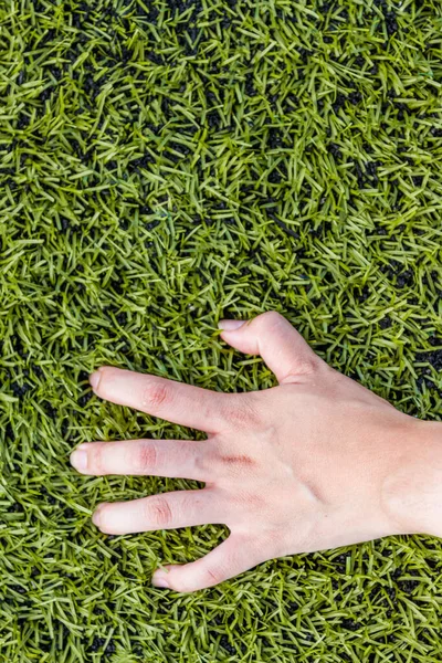 Chica Mano Fútbol Campo Hierba Fondo — Foto de Stock