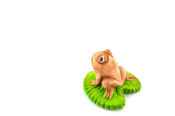 Зеленая Лягушка Игрушка Белом Фоне Украшения Сада — стоковое фото