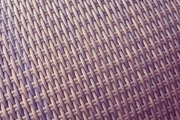 Sentetik rattan dokuma arka planı bahçe mobilyalarında kullanılıyor..