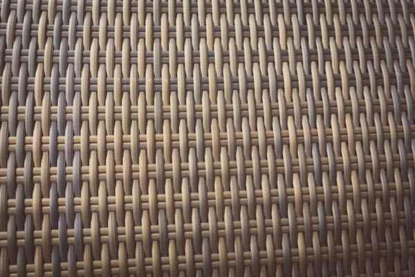 Sentetik rattan dokuma arka planı bahçe mobilyalarında kullanılıyor..