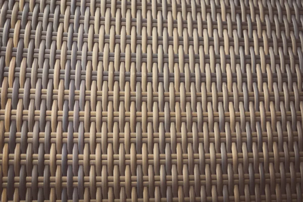 Sentetik rattan dokuma arka planı bahçe mobilyalarında kullanılıyor..