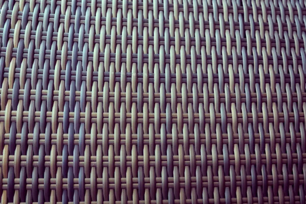 Sentetik rattan dokuma arka planı bahçe mobilyalarında kullanılıyor..