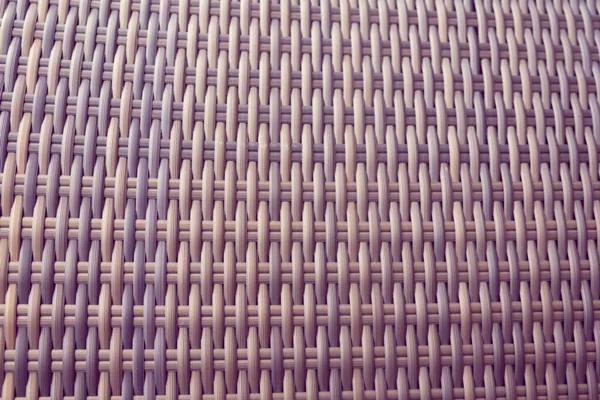 Sentetik rattan dokuma arka planı bahçe mobilyalarında kullanılıyor..