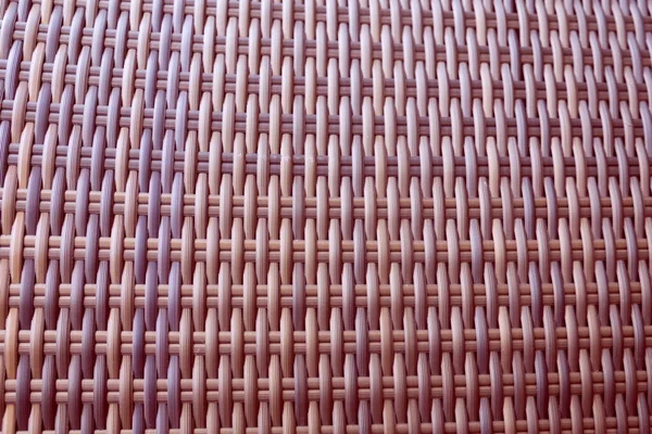 Sentetik rattan dokuma arka planı bahçe mobilyalarında kullanılıyor..