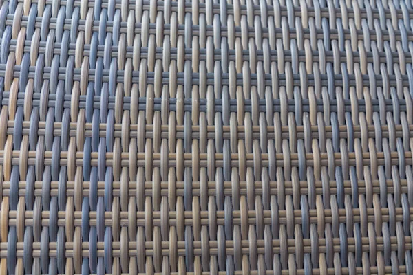 Sentetik rattan dokuma arka planı bahçe mobilyalarında kullanılıyor..