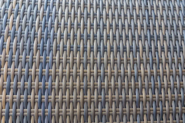 Sentetik rattan dokuma arka planı bahçe mobilyalarında kullanılıyor..