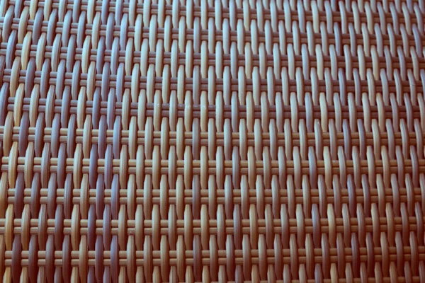 Sentetik rattan dokuma arka planı bahçe mobilyalarında kullanılıyor..