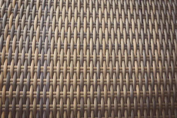 Sentetik rattan dokuma arka planı bahçe mobilyalarında kullanılıyor..