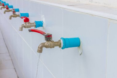 Musluk satırı kamu malı arkaplanıdır