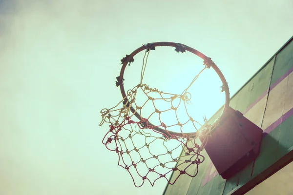 Vintage Aro Baloncesto Madera Bajo Atardecer —  Fotos de Stock