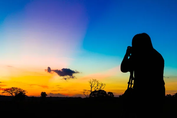 Fotógrafo Silhueta Com Fundo Pôr Sol — Fotografia de Stock