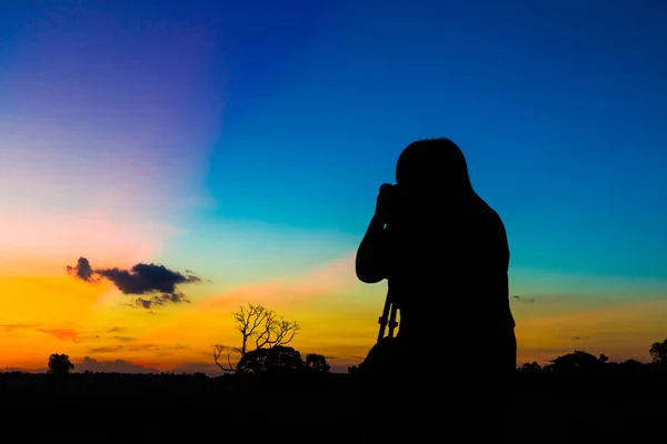 Fotógrafo Silhueta Com Fundo Pôr Sol — Fotografia de Stock