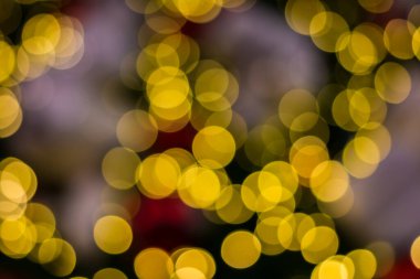 Altın Noel ağacı arkaplanının odaklanmamış bağları