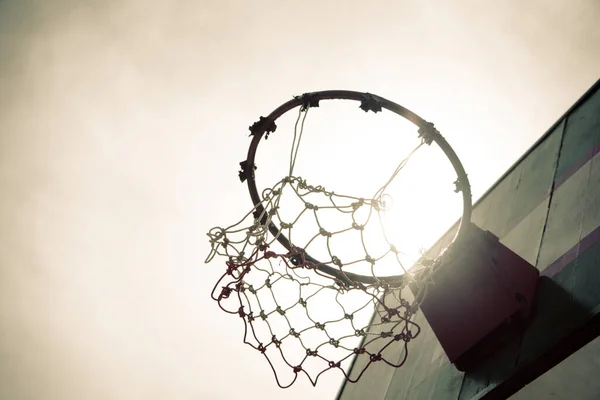 Vintage Vecchio Canestro Basket Legno Sotto Tramonto Che Significa Colpire — Foto Stock