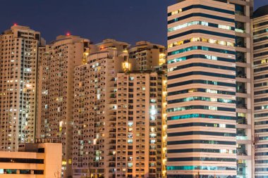 Apartman binasının gece arkaplanı