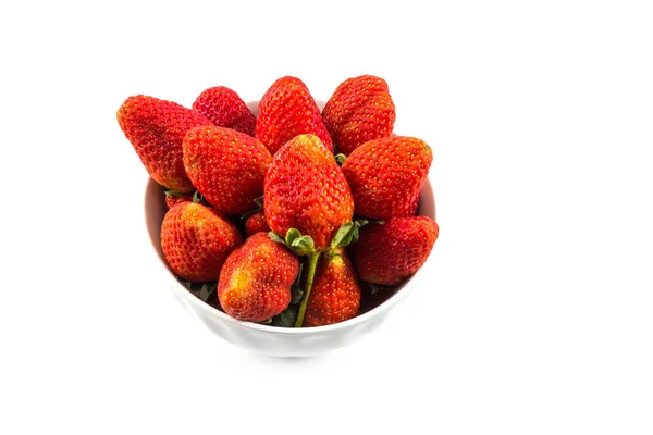 Frische Erdbeeren Der Weißen Schüssel Auf Weißem Hintergrund — Stockfoto