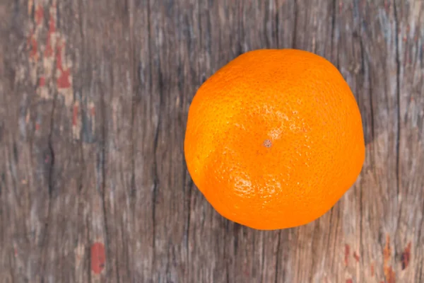 Naranja Sobre Fondo Madera —  Fotos de Stock