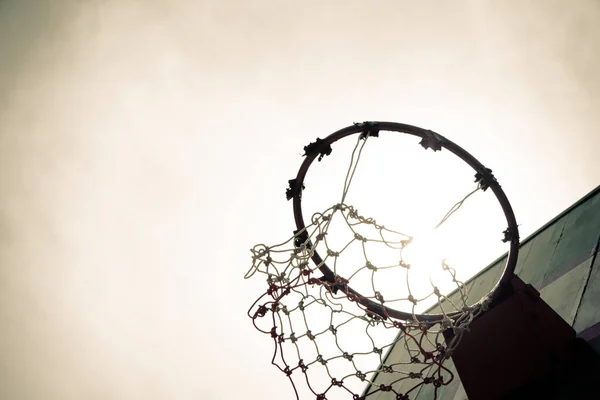 Vintage Vecchio Canestro Basket Legno Sotto Tramonto Che Significa Colpire — Foto Stock