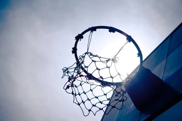 Eski Moda Tahta Basketbol Potası Günbatımının Altında Hedefi Vurmak Demek — Stok fotoğraf