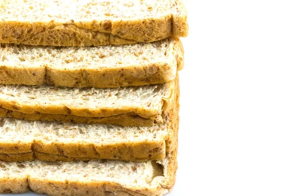 白背景全麦切片面包 — 图库照片