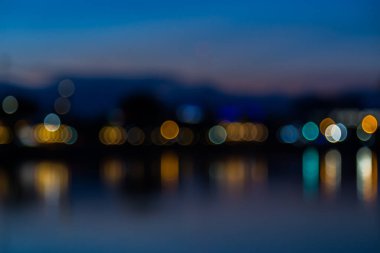 Arka plan için gece mavi ışıklar bokeh