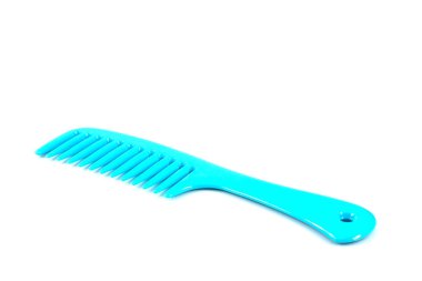 Beyaz arkaplanda mavi tarak izole edildi