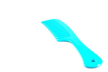 Beyaz arkaplanda mavi tarak izole edildi