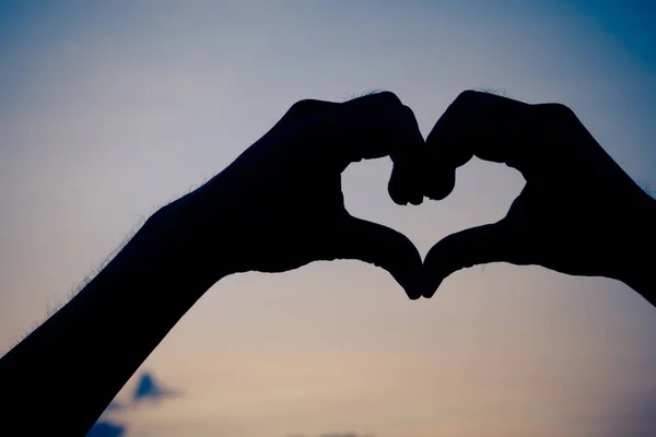 Liefde Teken Hart Symbool Met Hand Silhouet Zonsondergang Hemel Vintage — Stockfoto