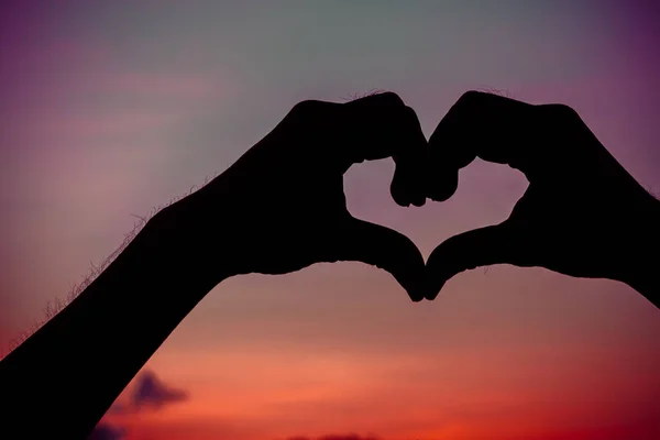 Signe Amour Coeur Symbole Main Silhouette Dans Ciel Couchant Fond — Photo