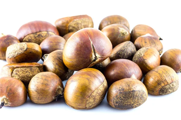 Castagne Fresche Isolate Fondo Bianco — Foto Stock