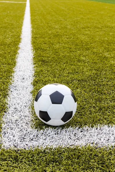 Bola Futebol Futebol Grama Artificial Com Listra Branca Estádio Futebol — Fotografia de Stock