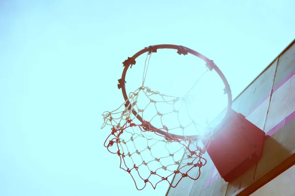 Vintage Old Wooden Basketbal Hoepel Onder Zonsondergang Die Betekenen Raken — Stockfoto