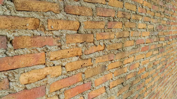 古いオレンジヴィンテージレンガの壁の背景のサイドビュー — ストック写真