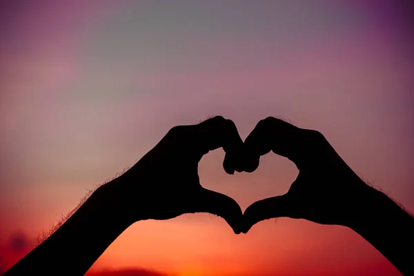 Signe Amour Coeur Symbole Main Silhouette Dans Ciel Couchant Fond — Photo