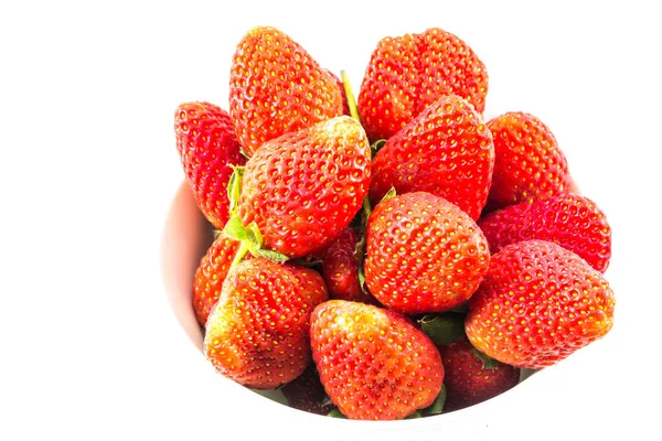 Frische Erdbeeren Der Weißen Schüssel Auf Weißem Hintergrund — Stockfoto