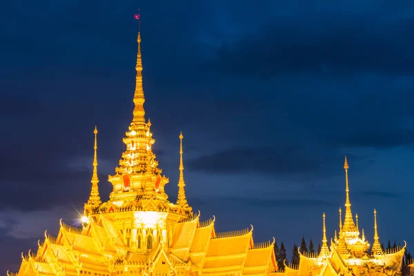 Techo Del Templo Color Oro Por Noche Tailandia —  Fotos de Stock