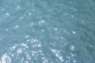 Mavi deniz suyu yüzeyi arka plan doğa