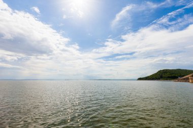 Su dolu baraj duvarı, Tayland