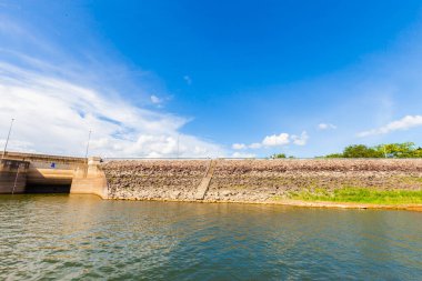 Su dolu baraj duvarı, Tayland