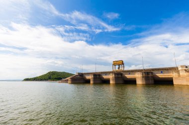 Su dolu baraj duvarı, Tayland