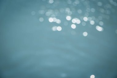 Siyah zemin için sudan mavi mahsul bokeh