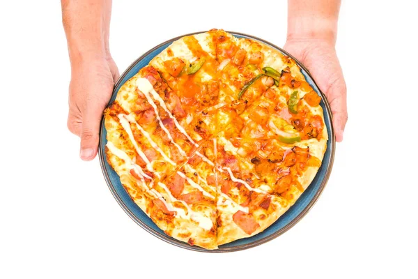 Duas Mãos Enviar Deliciosa Pizza Italiana Sobre Branco Para Você — Fotografia de Stock