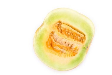 Kavun, beyaz arkaplanda yarı izole edilmiş olarak kesildi