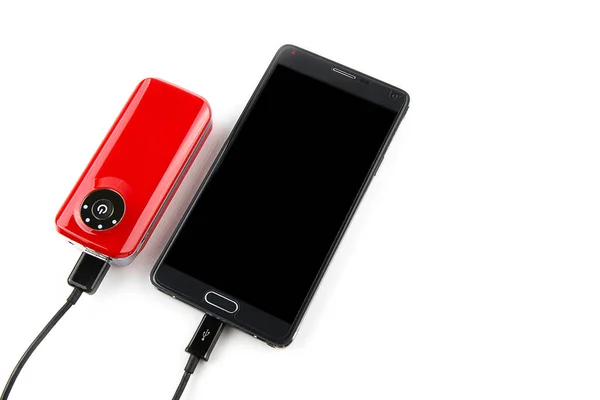 Mobiele Telefoon Met Rode Powerbank Opladen Geïsoleerd Witte Achtergrond — Stockfoto