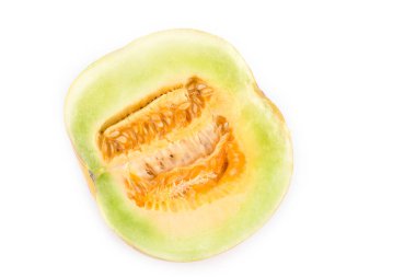 Kavun, beyaz arkaplanda yarı izole edilmiş olarak kesildi