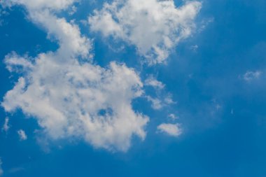 Gökyüzü beyaz bulutlu arka plan