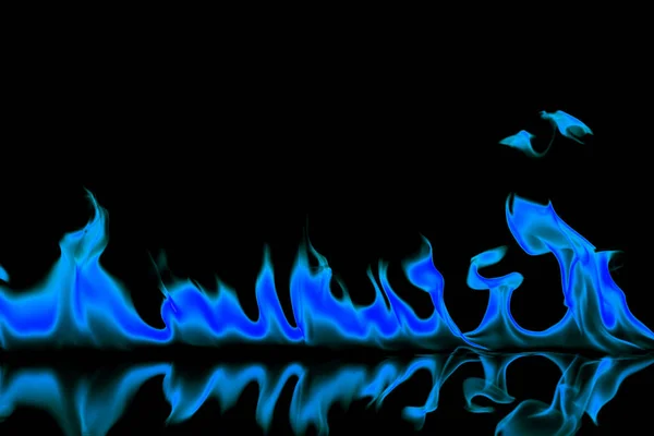 Blaue Flammen Auf Schwarzem Hintergrund — Stockfoto